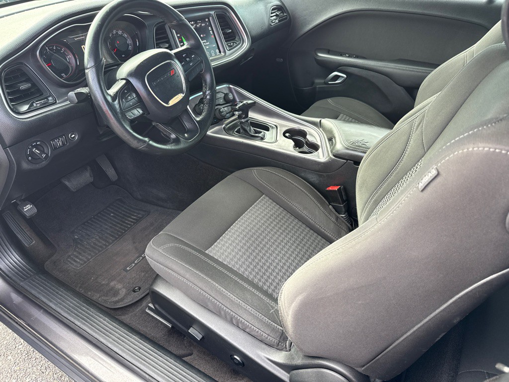 2017 Dodge Challenger Image 5