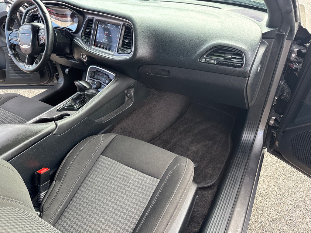 2017 Dodge Challenger Image 7