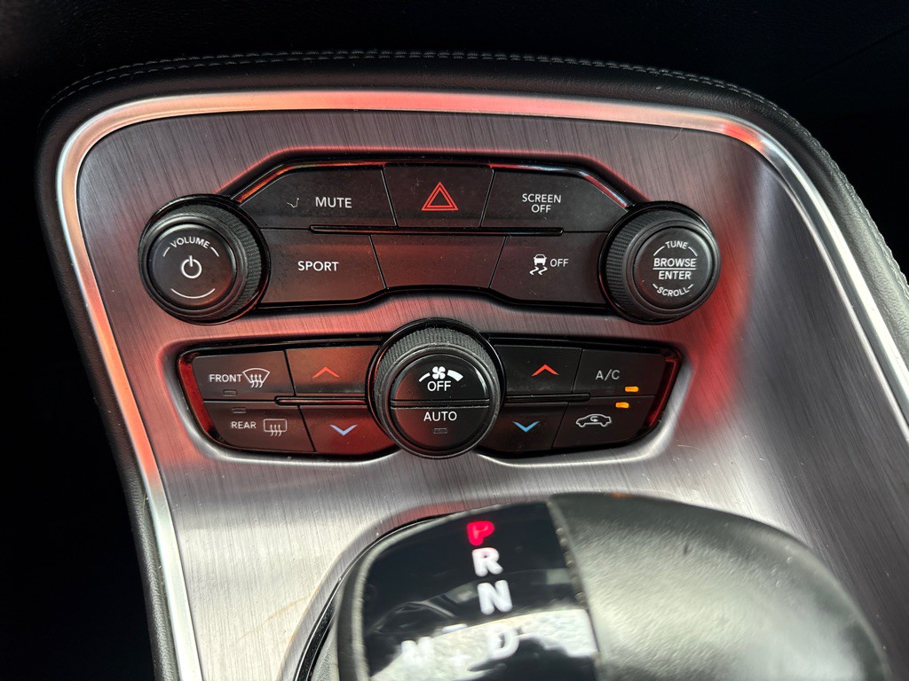 2017 Dodge Challenger Image 10