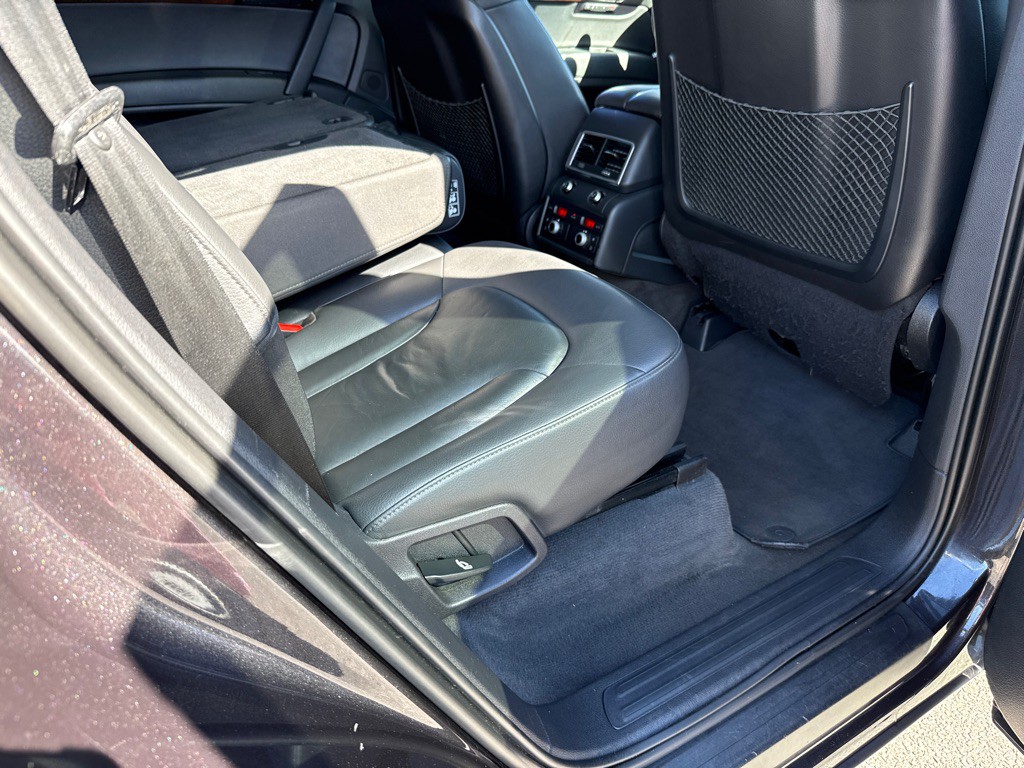 2015 Audi Q7 Image 11