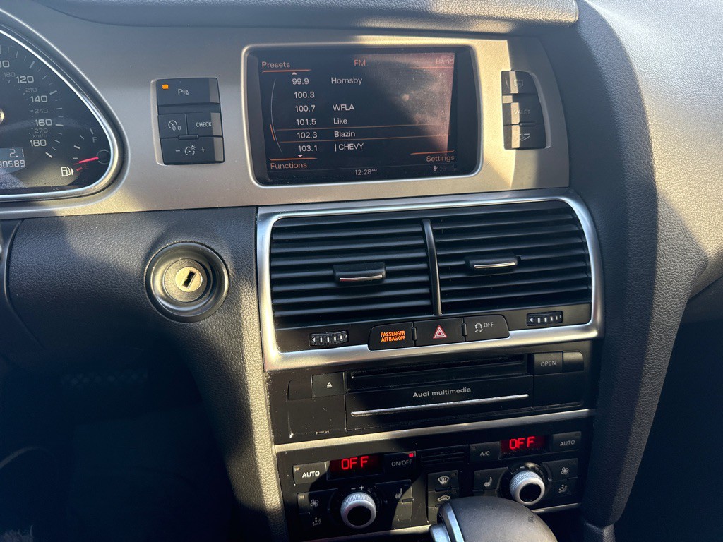 2015 Audi Q7 Image 12