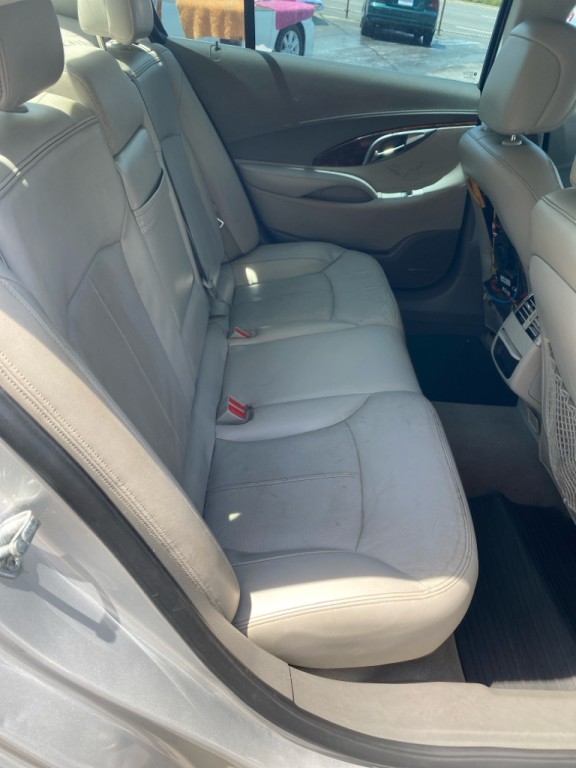 2011 Buick Lacrosse Image 4