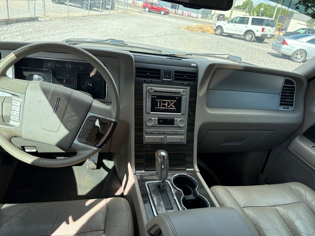 2008 Lincoln Navigator Image 6
