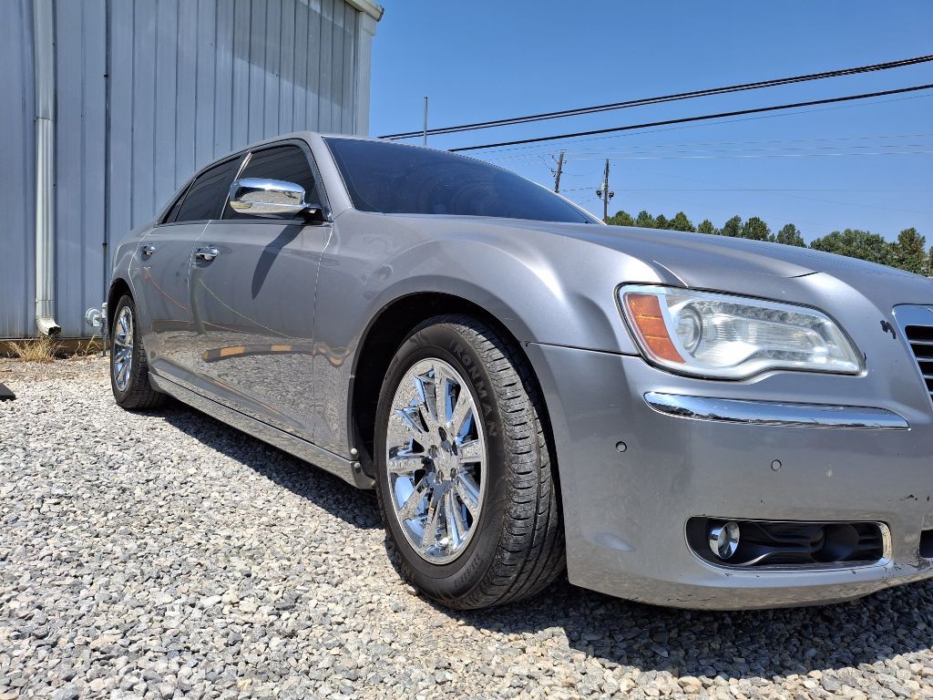 2011 Chrysler 300 Image 2
