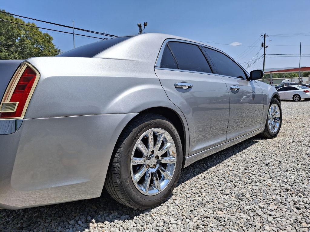 2011 Chrysler 300 Image 3