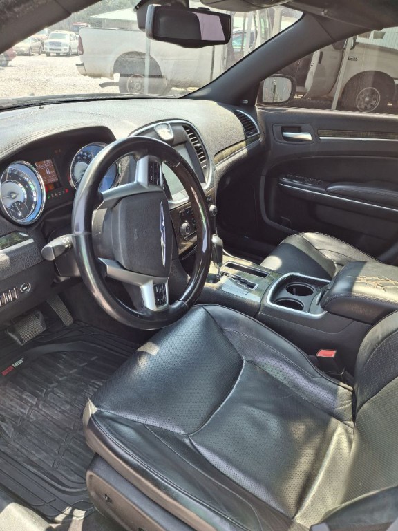 2011 Chrysler 300 Image 5