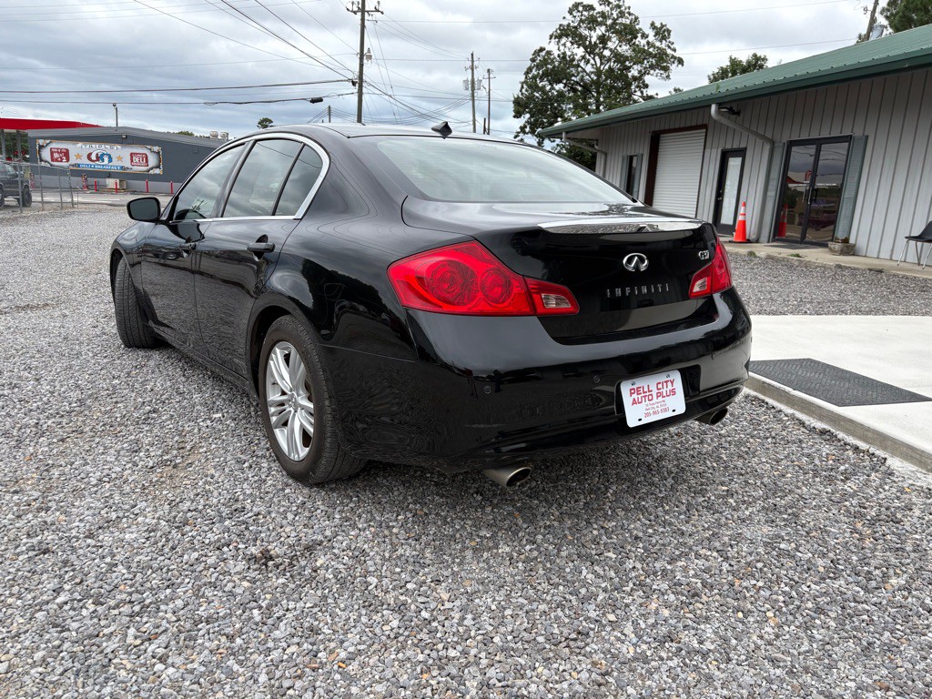 2011 INFINITI G37 Image 3