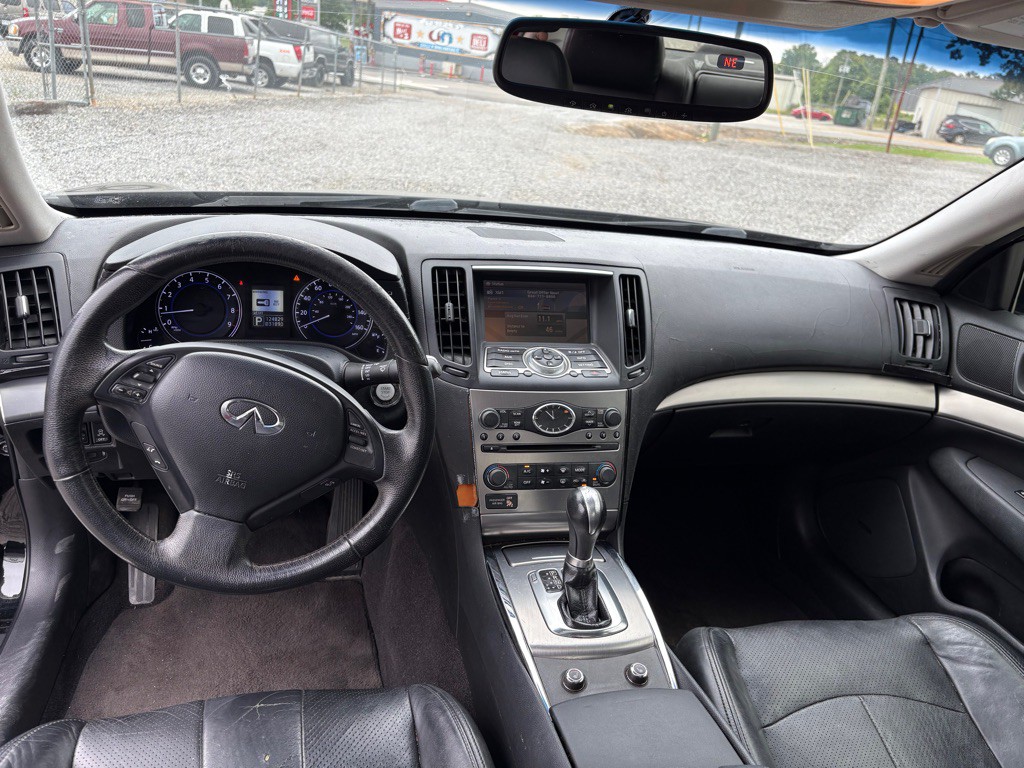 2011 INFINITI G37 Image 5