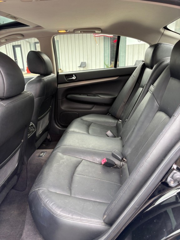 2011 INFINITI G37 Image 6