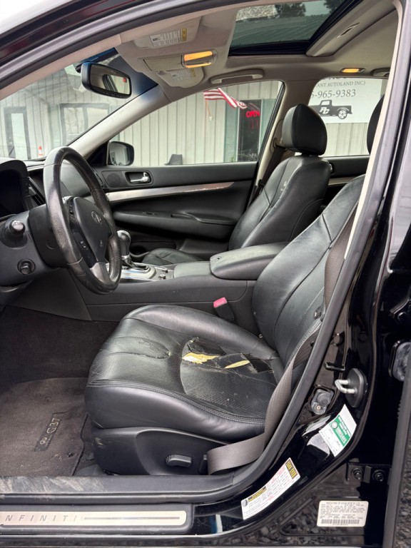 2011 INFINITI G37 Image 7