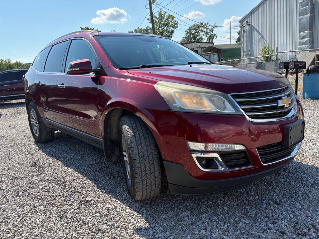 2017 Chevrolet Traverse Image 2