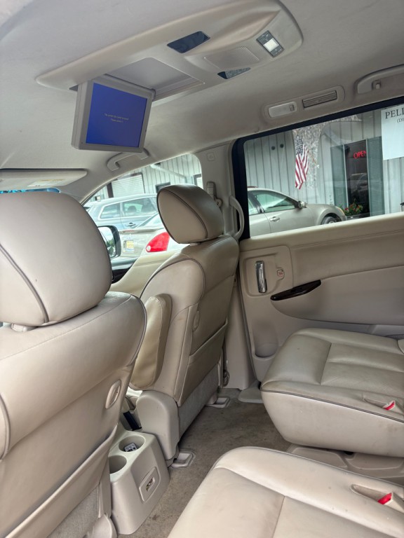 2011 Nissan Quest Image 10