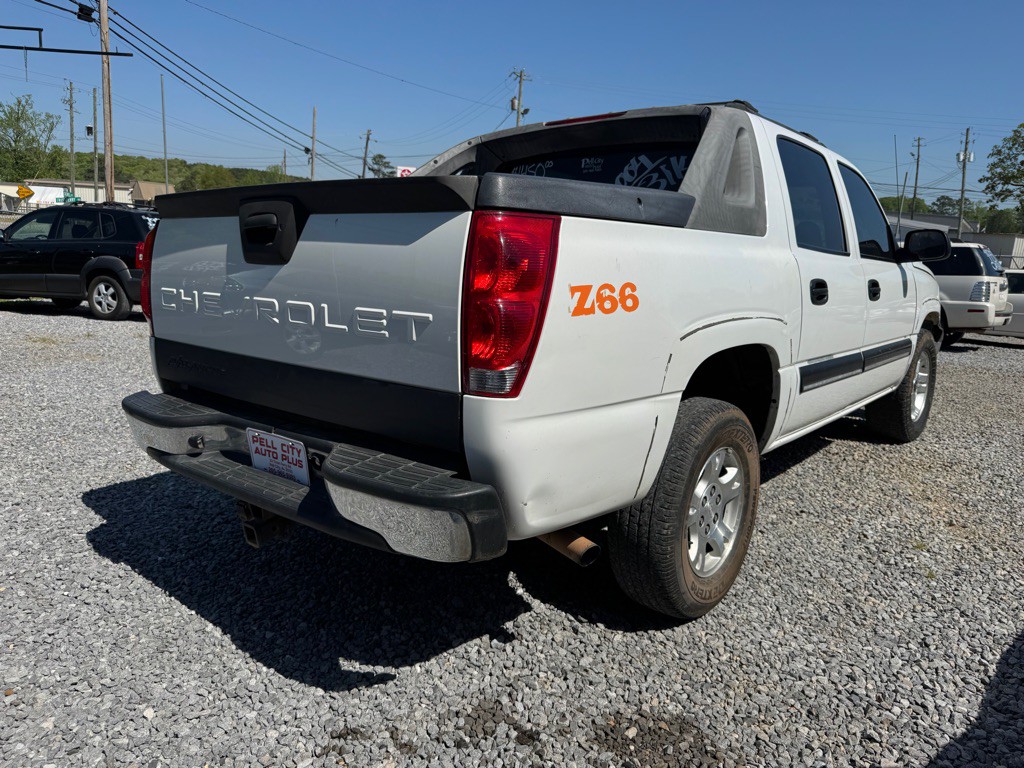 2004 Chevrolet Avalanche Image 3