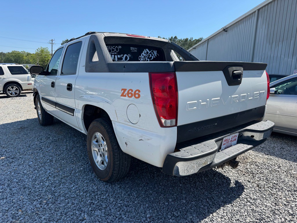 2004 Chevrolet Avalanche Image 4