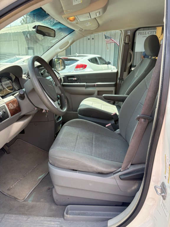 2009 Chrysler Town & Country Image 8