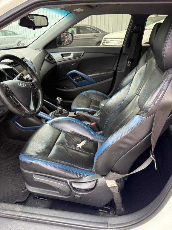 2013 Hyundai Veloster Image 8
