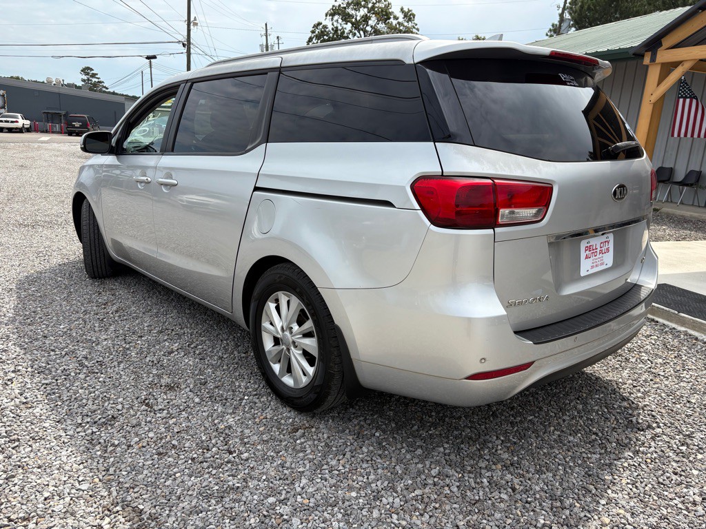 2015 Kia Sedona Image 4