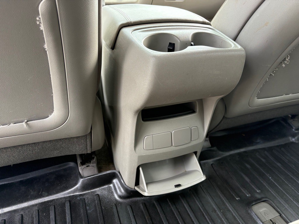 2015 Kia Sedona Image 6