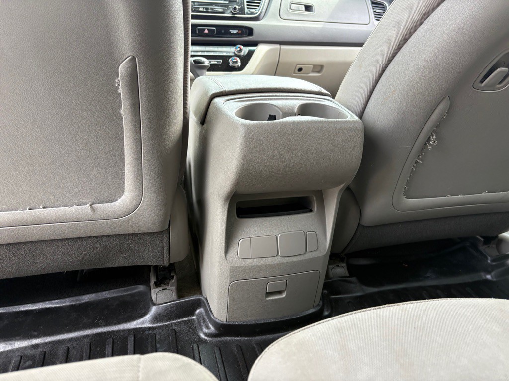 2015 Kia Sedona Image 7