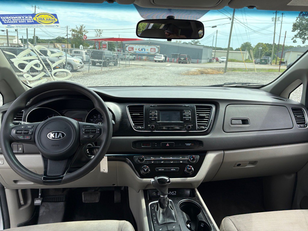 2015 Kia Sedona Image 8