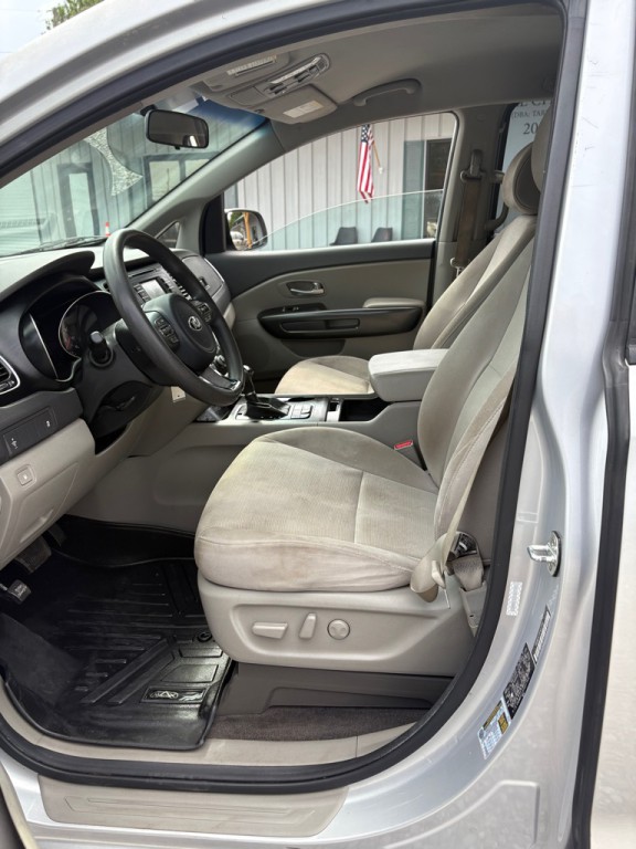 2015 Kia Sedona Image 11