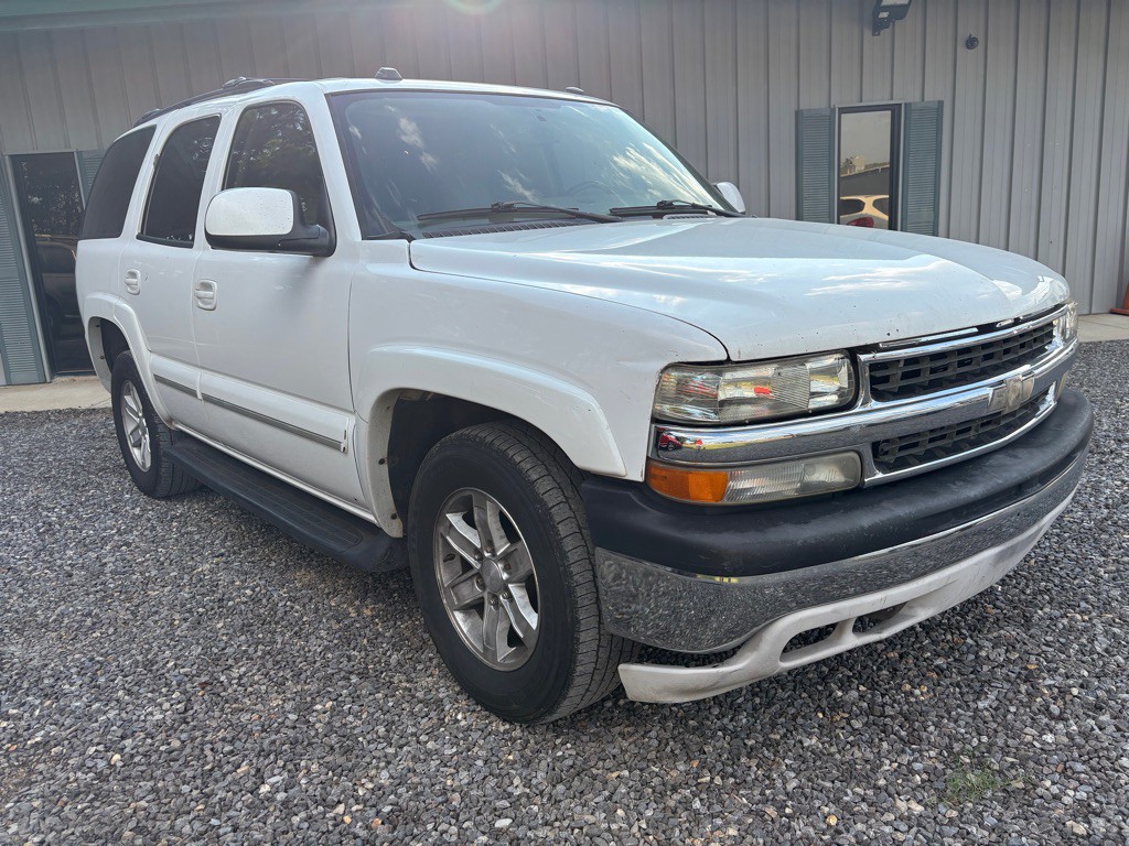 2004 Chevrolet Tahoe Image 2