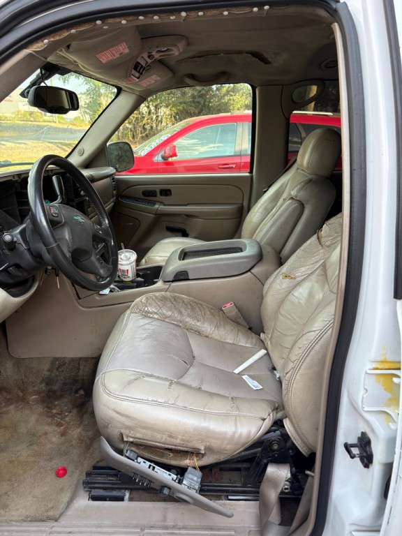2004 Chevrolet Tahoe Image 5