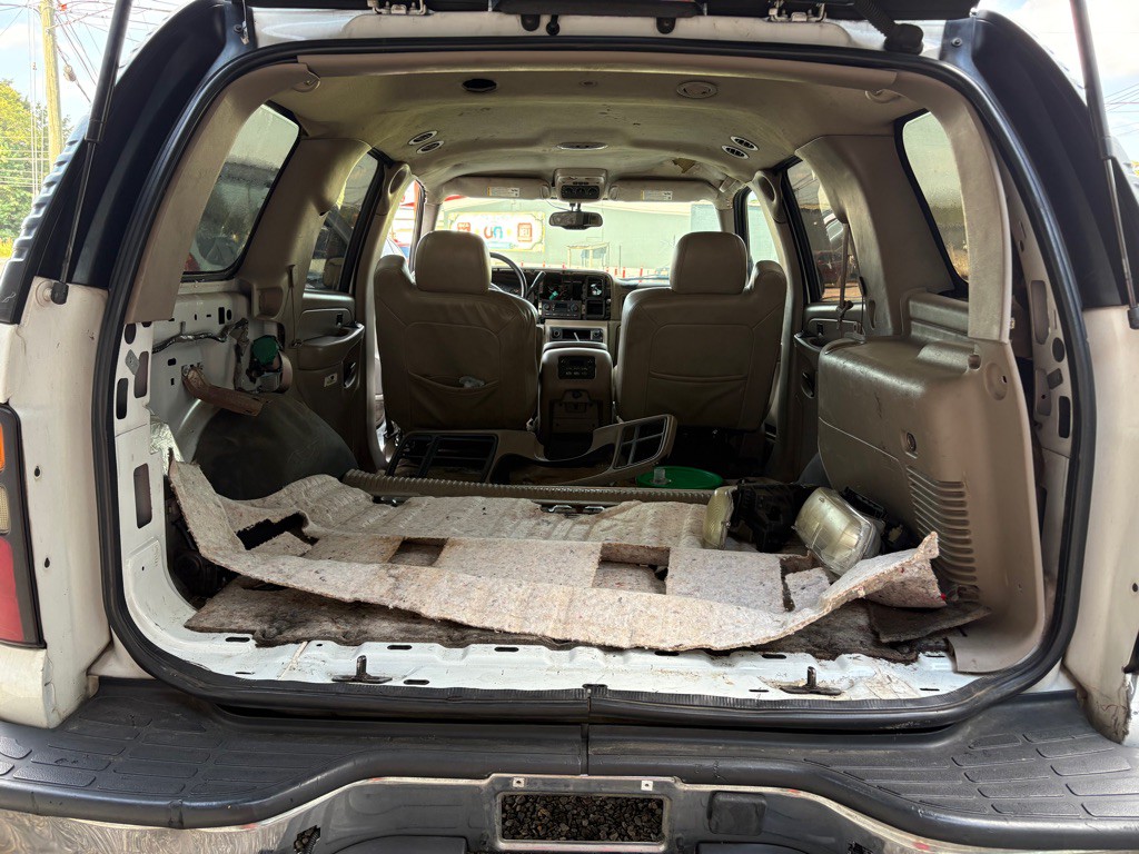 2004 Chevrolet Tahoe Image 6