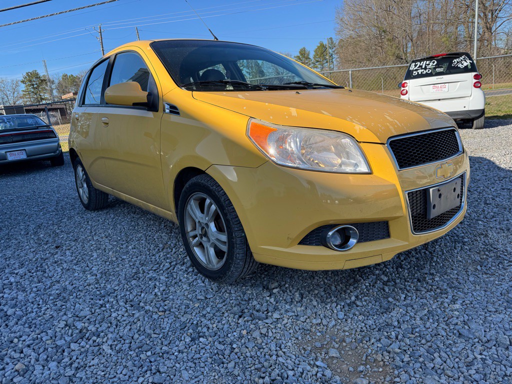 2011 Chevrolet Aveo Image 2