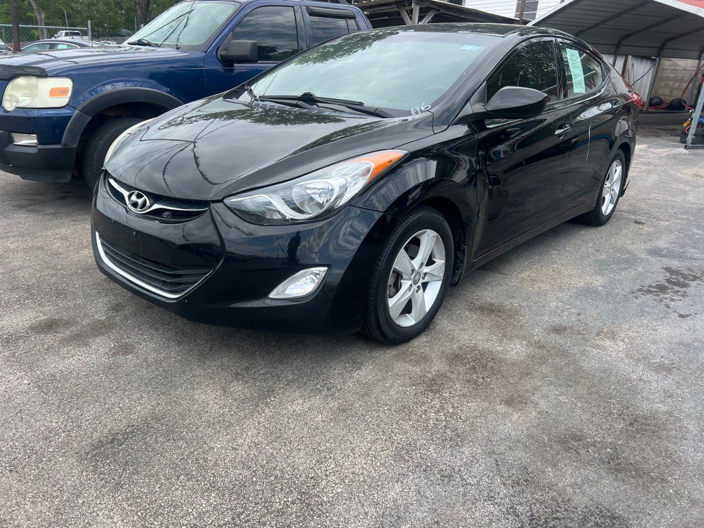 2013 Hyundai Elantra Image 1