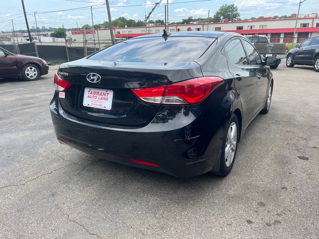 2013 Hyundai Elantra Image 3