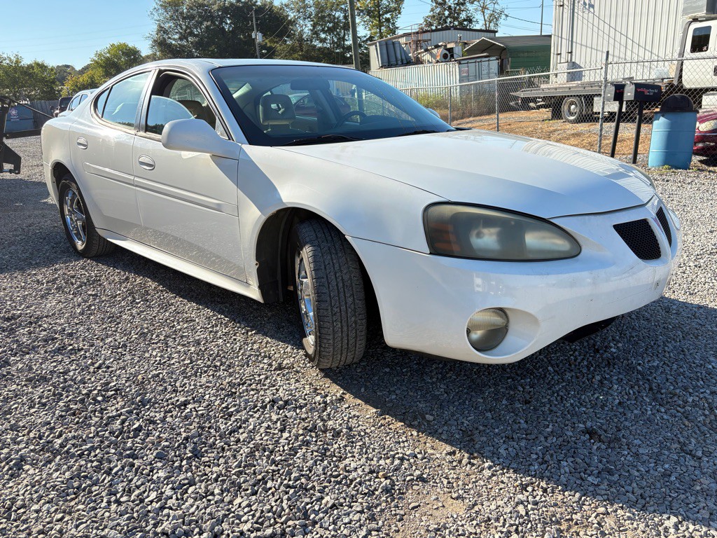 2004 Pontiac Grand Prix Image 2