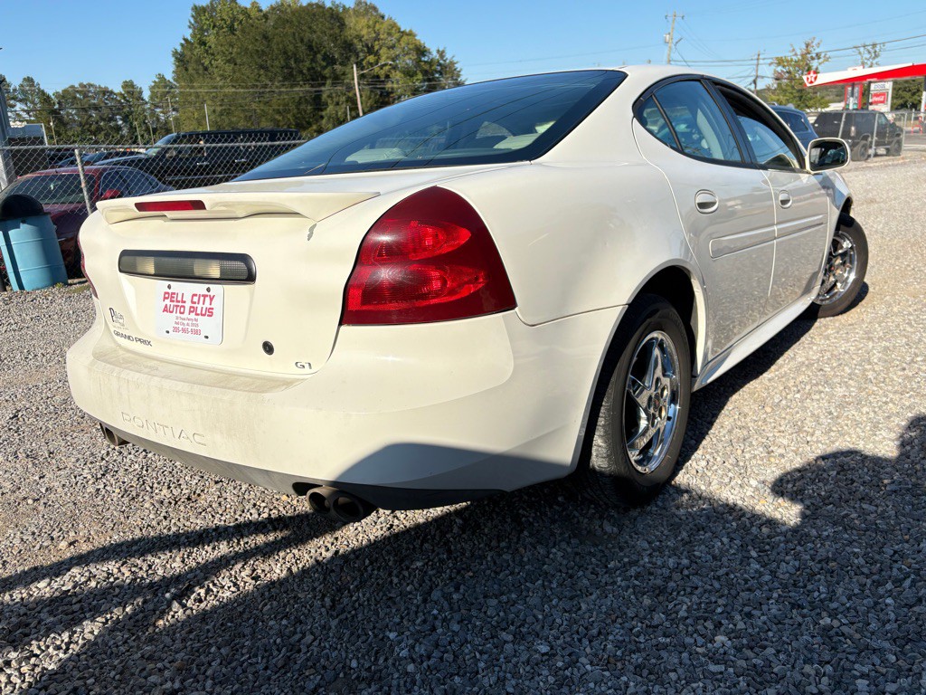 2004 Pontiac Grand Prix Image 3