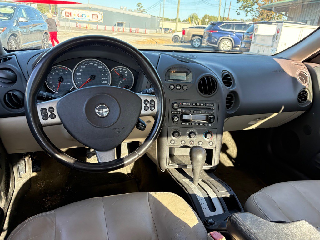 2004 Pontiac Grand Prix Image 5