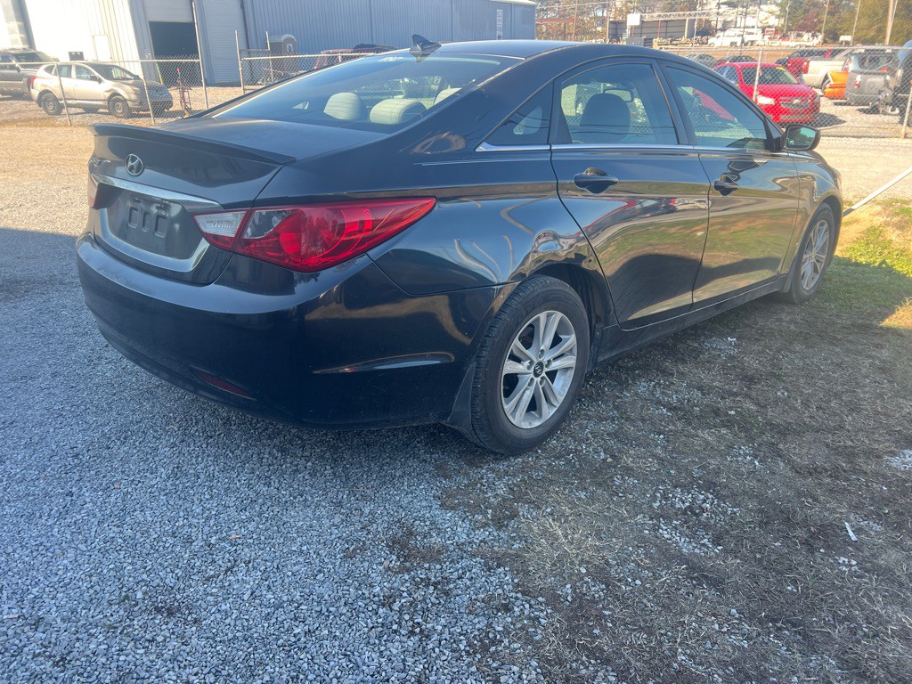 2013 Hyundai Sonata Image 2