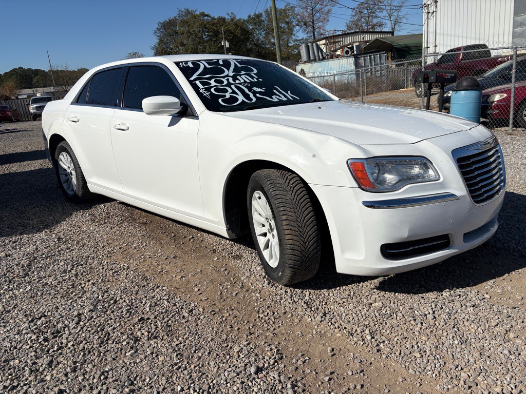 2014 Chrysler 300 Image 2