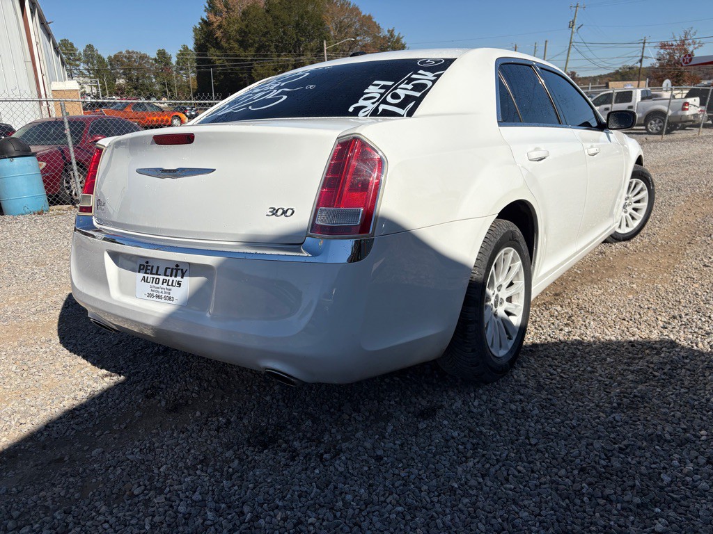 2014 Chrysler 300 Image 3
