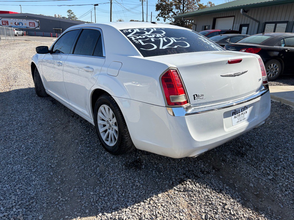 2014 Chrysler 300 Image 4