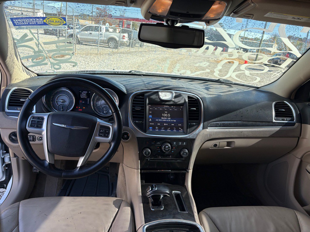 2014 Chrysler 300 Image 7