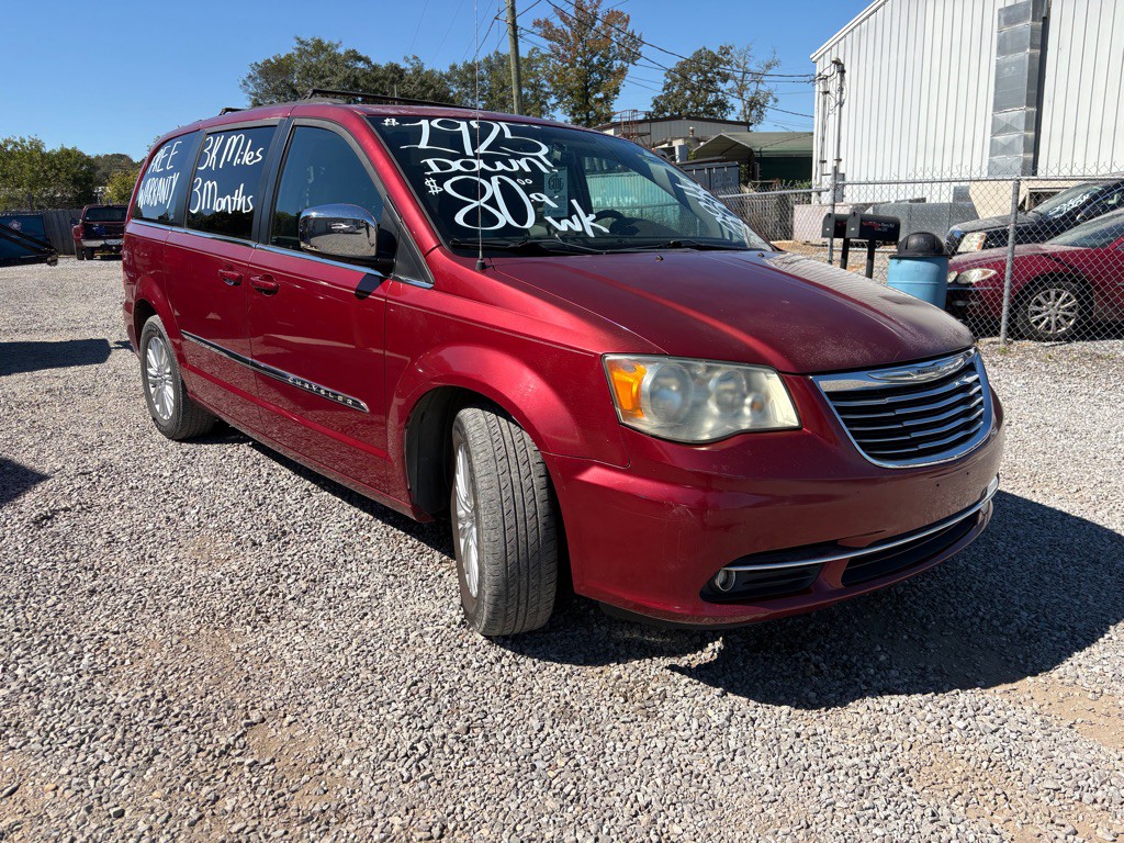 2011 Chrysler Town & Country Image 13