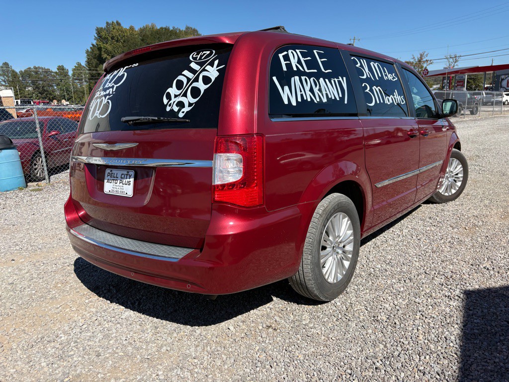 2011 Chrysler Town & Country Image 14