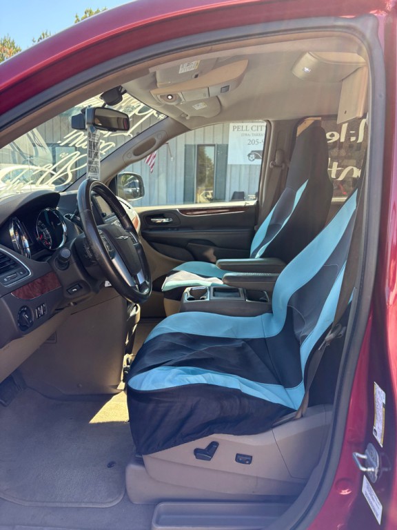 2011 Chrysler Town & Country Image 22