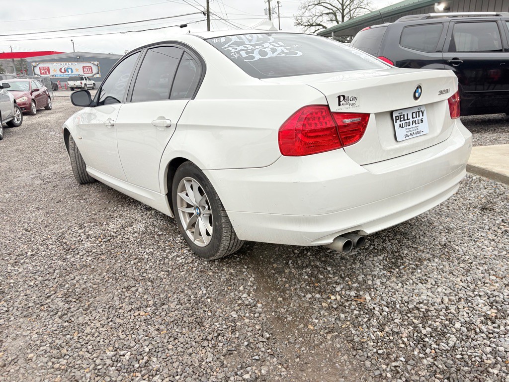 2010 BMW 3 Series Image 2