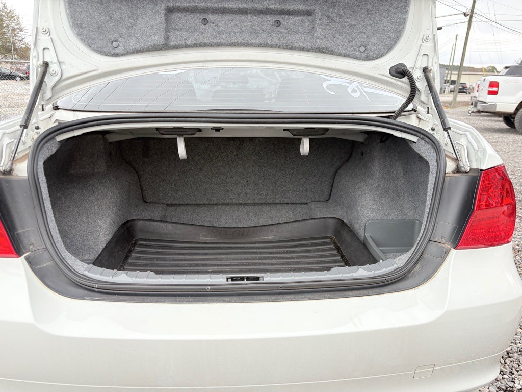 2010 BMW 3 Series Image 6