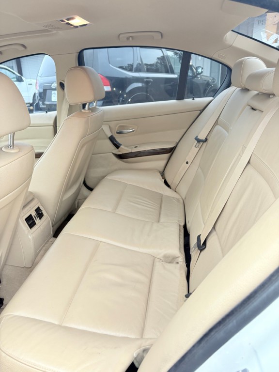 2010 BMW 3 Series Image 7