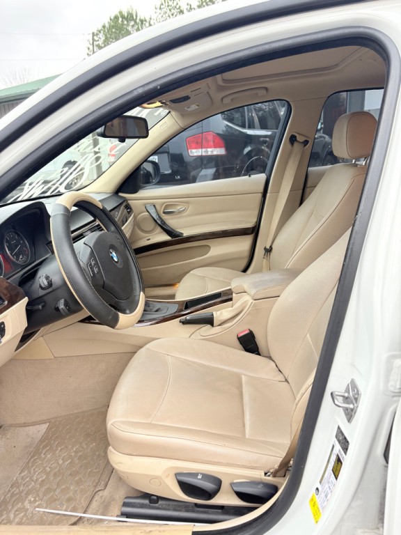 2010 BMW 3 Series Image 8