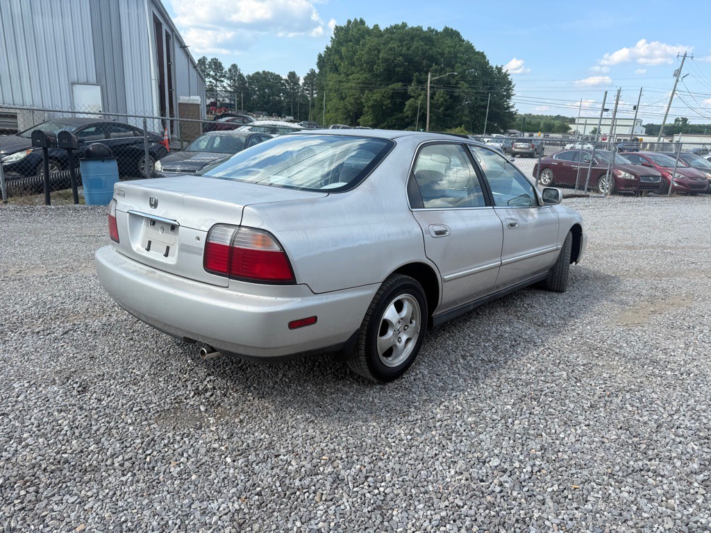 1997 Honda Accord Image 3
