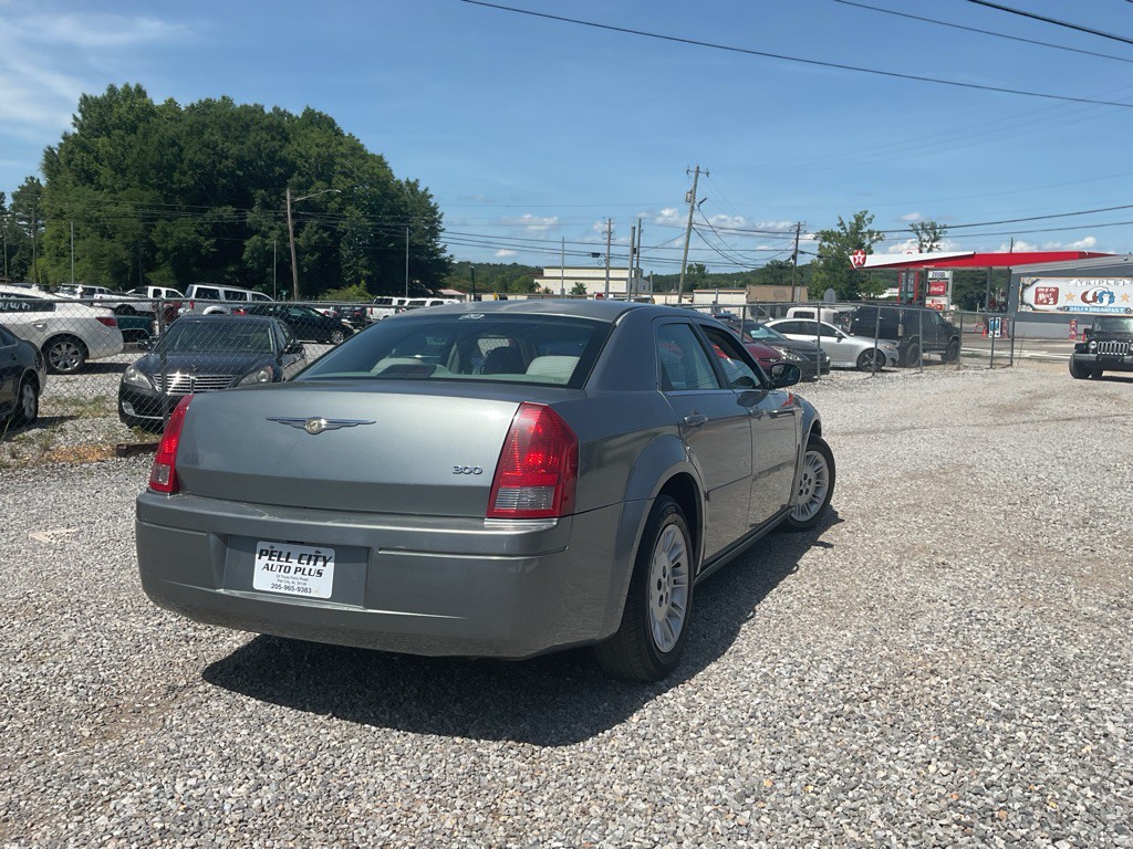 2006 Chrysler 300 Image 3
