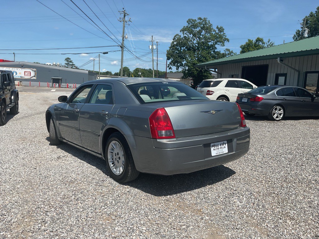 2006 Chrysler 300 Image 4