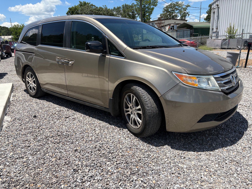 2011 Honda Odyssey Image 2